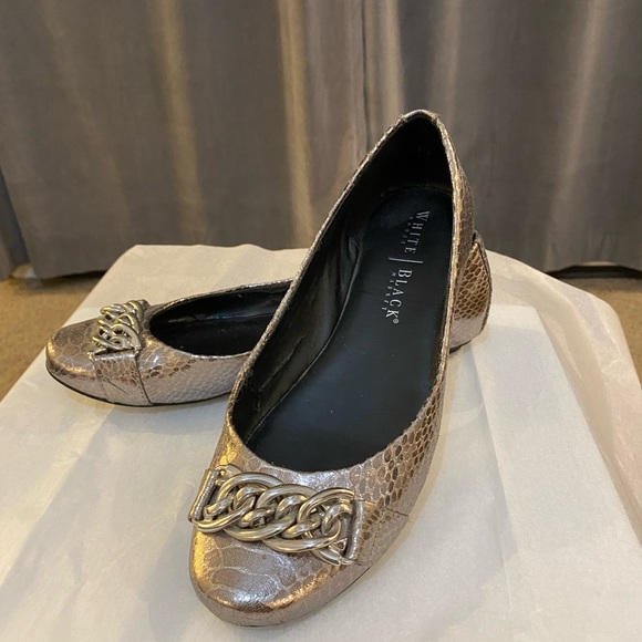 🩶WHBM • silver flats • 7M • GUC - Picture 2 of 4